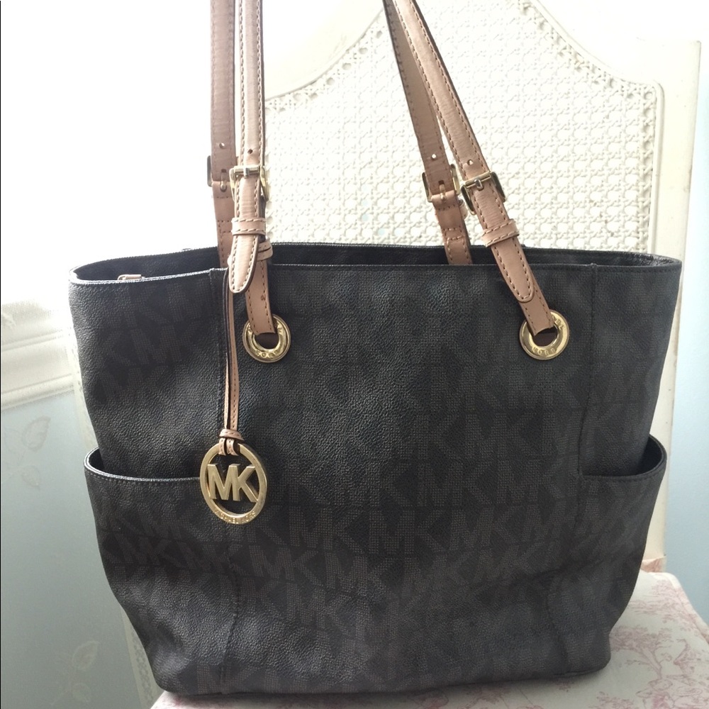 PRICE REDUCED‼️Michael Kors signature tote bag